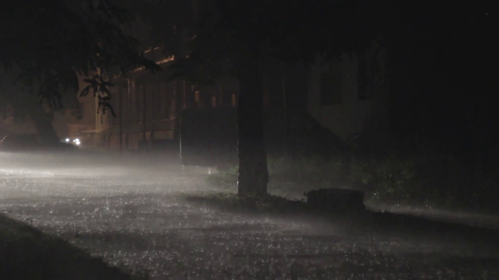 car-headlights-in-heavy-rain-at-night_hmapaxyd__F0000